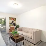 2-Br By Beverly Hills Steps From Restaurants, Cafes And Shopping