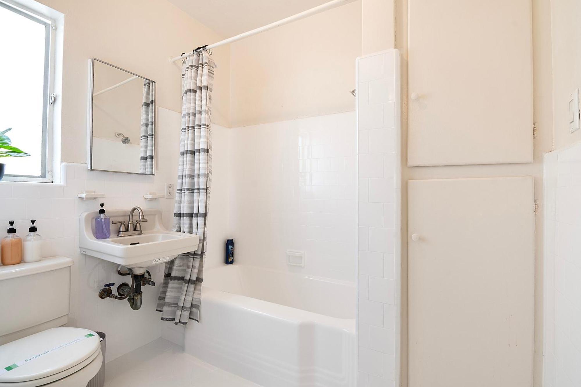 2-br By Beverly Hills Steps From Restaurants, Cafes And Shopping Los Angeles