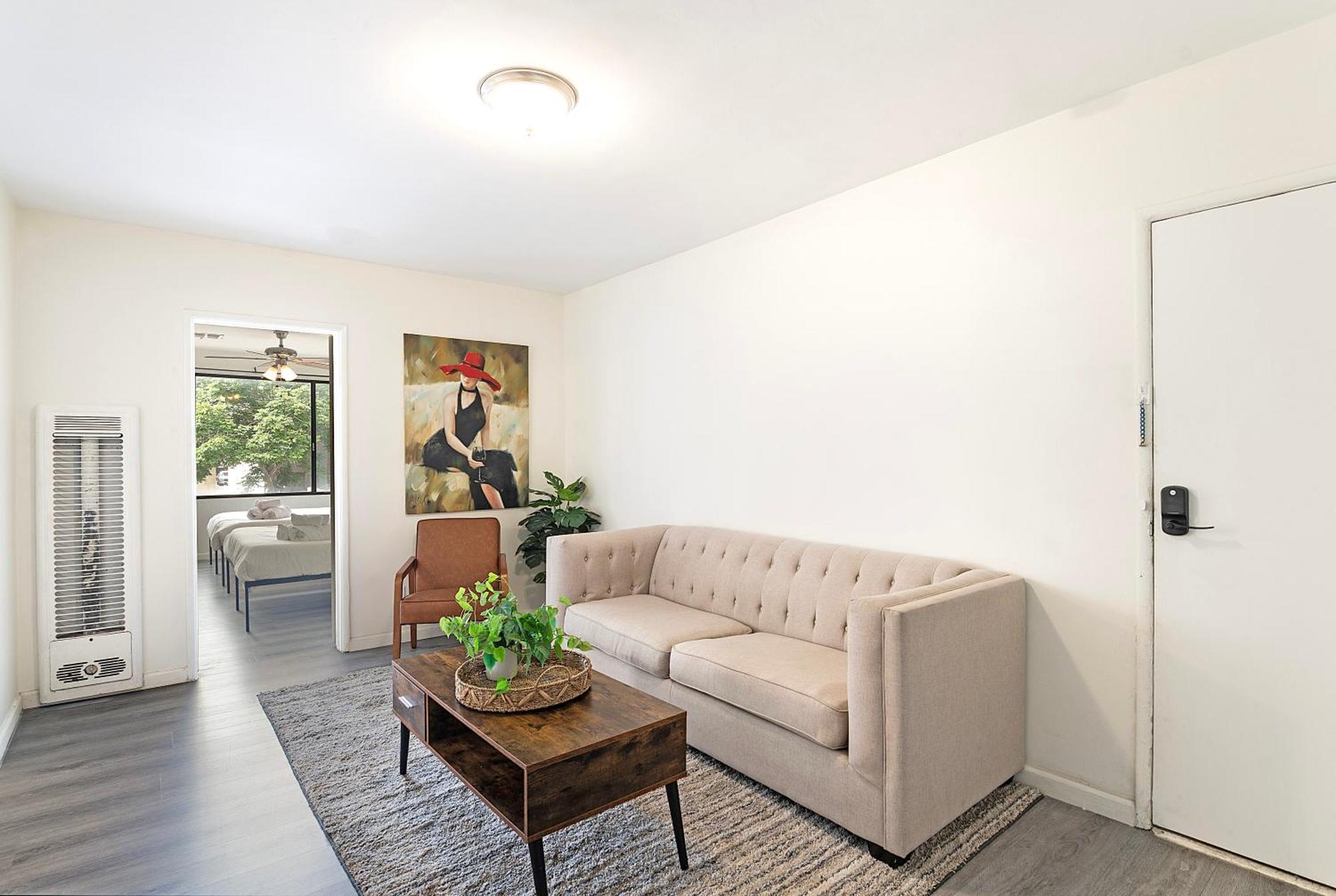 2-br By Beverly Hills Steps From Restaurants, Cafes And Shopping