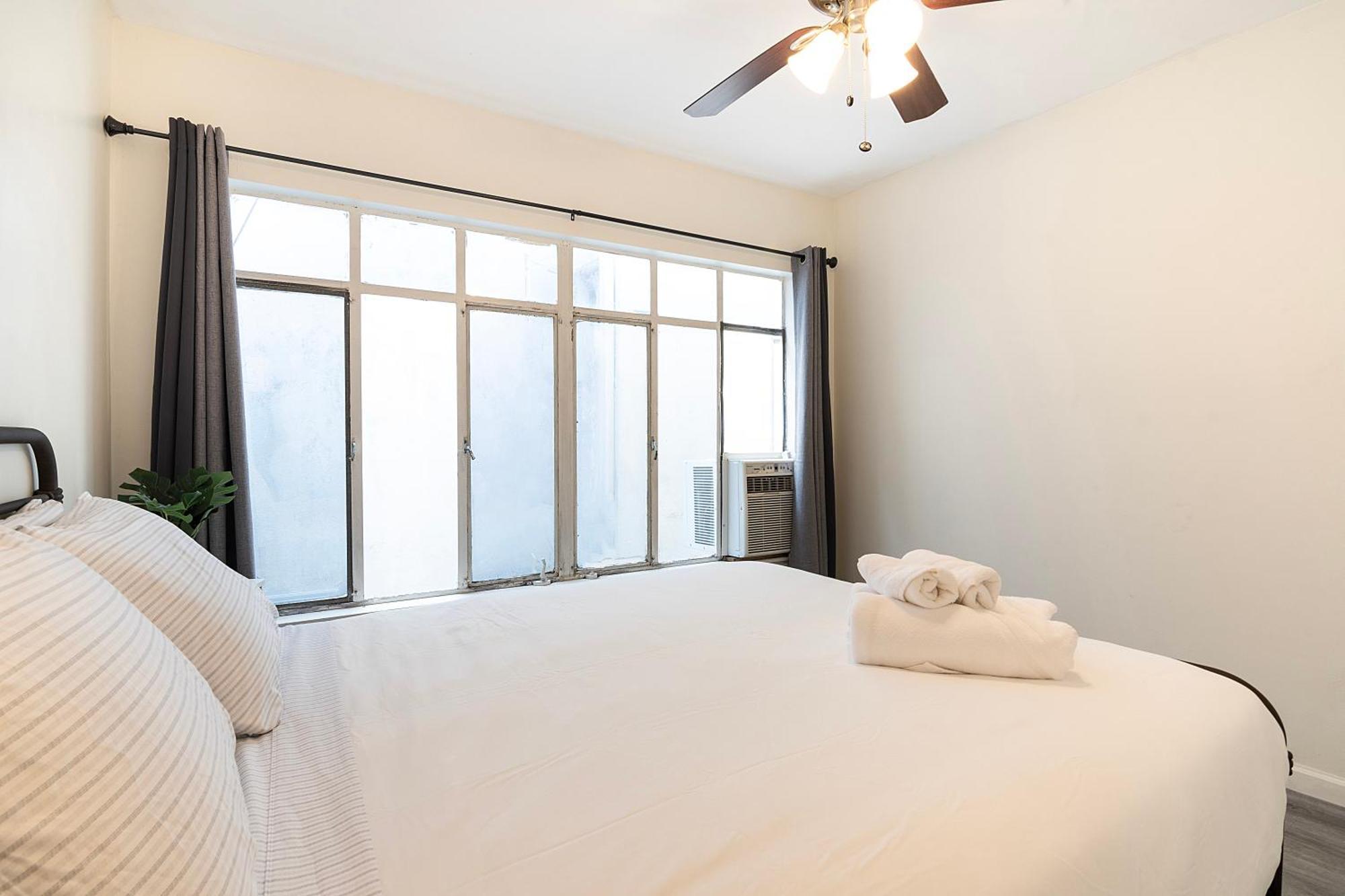 2-br By Beverly Hills Steps From Restaurants, Cafes And Shopping Apartment