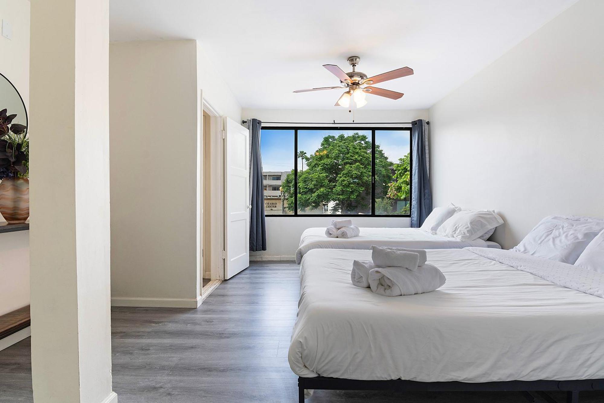 Apartment 2-br By Beverly Hills Steps From Restaurants, Cafes And Shopping Los Angeles