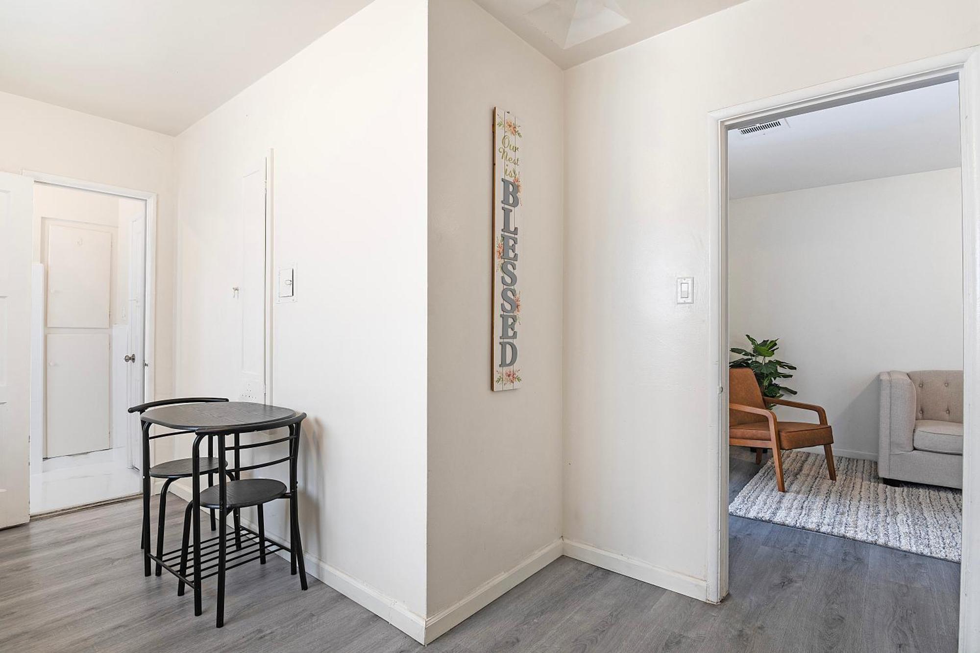 Apartment 2-br By Beverly Hills Steps From Restaurants, Cafes And Shopping